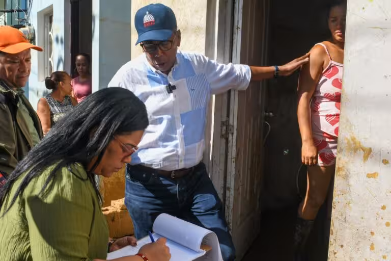 DASAC implementa en Gaspar Hernández segunda fase del protocolo de emergencia con entrega de electrodomésticos, enseres y raciones crudas