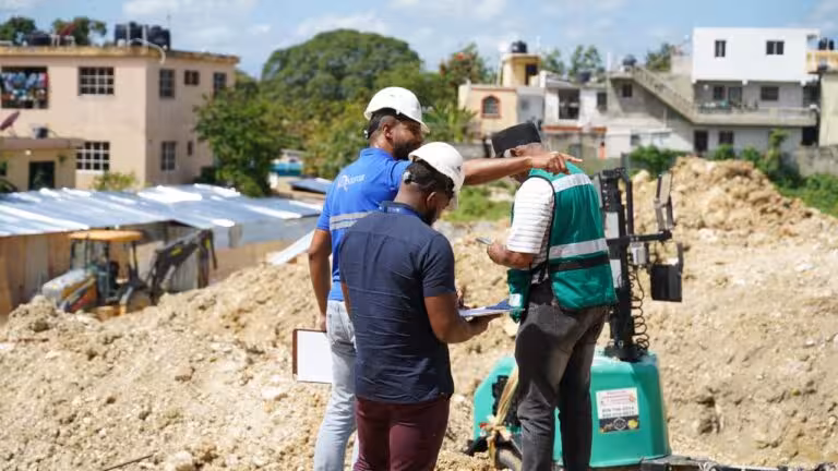 ONESVIE evalúa causas del colapso de edificación en Villa Mella