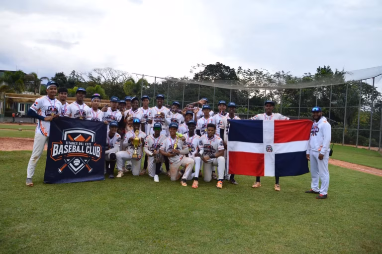 Titanes del Este campeones del torneo provincial Clase "A" Copa Seaboard de Abeprosado