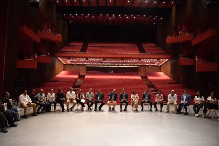 Roberto Ángel Salcedo se reúne con equipo operativo de la Feria del Libro y la Cultura Cibao 2026