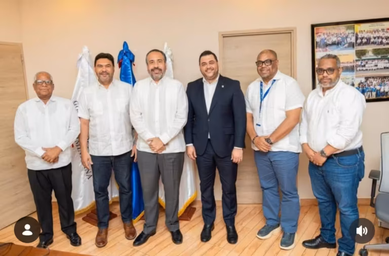 Senador Rafael Duluc Rijo Cholitin y director del INEFI coordinan preparativos para los Juegos Deportivos Nacionales Escolares 2027 en La Provincia La Altagracia.