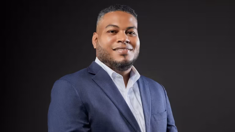 Arquitecto Fredny Díaz denuncia abusos, cobros ilegales y caos en Planeamiento Urbano de Santo Domingo Este