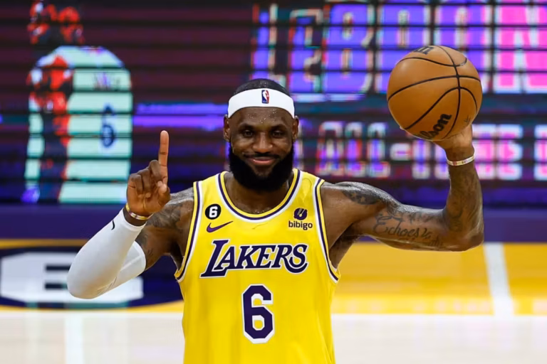 Lebron James hace historia: El Rey de los partidos jugados