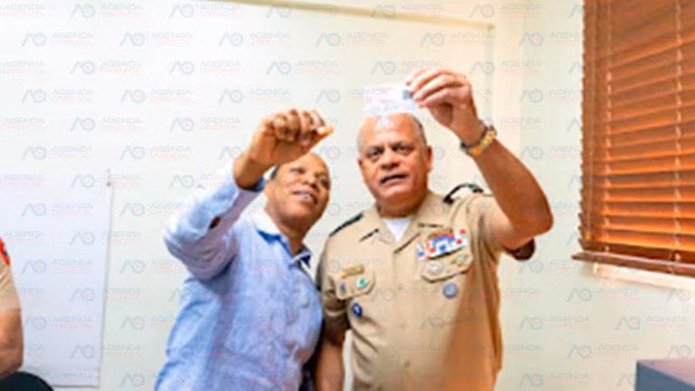 Ministro de Defensa destaca servicio y llama a militares a obtener la nueva licencia de conducir