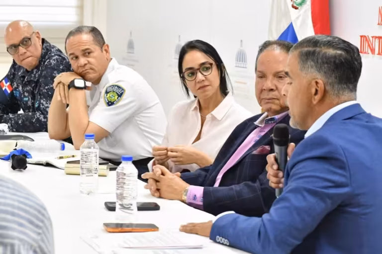 Interior y Policía escucha al sector automotriz para fortalecer servicios