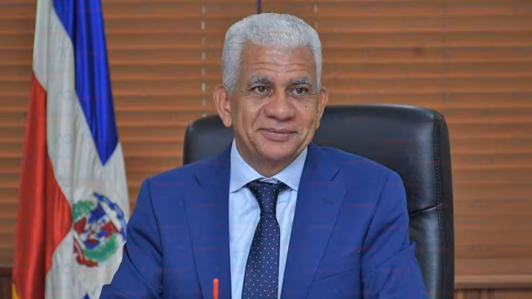 Presidente del Senado declara inadmisible aumento salarial en Cámara de Cuentas y advierte violación constitucional