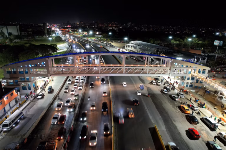 Antonio Marte saluda y agradece construcción puente peatonal kilómetro 9; reitera no habrá aumento de pasajes por Semana Santa y ruega a transportistas a desplazarse con prudencia en carreteras y autopistas.