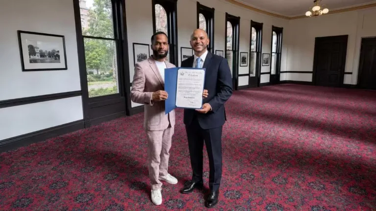 El cantautor Ariel Ramírez recibe reconocimiento del Congreso de Nueva York y celebra lanzamiento de su nuevo álbum