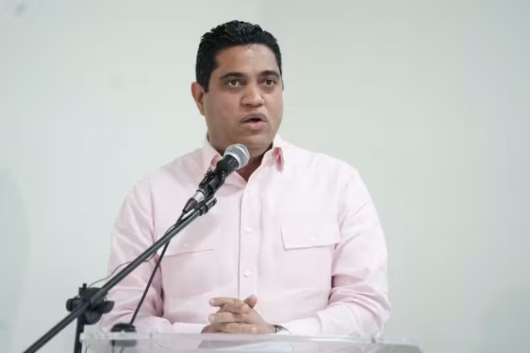 MINISTRO KELVIN CRUZ RESPONDE A MARISELA PERALTA EL GIMNASIO NO DESAPARECERÁ TRABAJAMOS PARA MEJORARLO