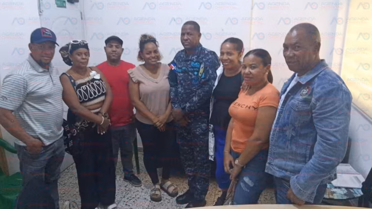 Autoridades policiales sostienen reuniones de trabajo con comunitarios de Los Guaricanos.