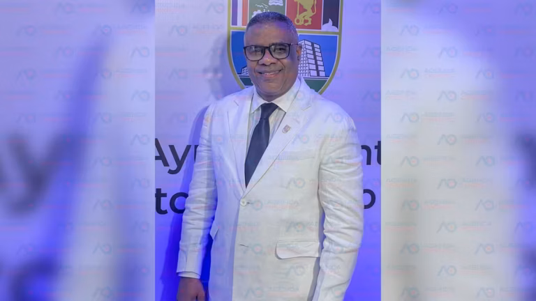 Antonio Feliz fue removido del proyecto político de Carolina Mejía en la circunscripsion #3 y es sustituido por Aníbal Rosario.