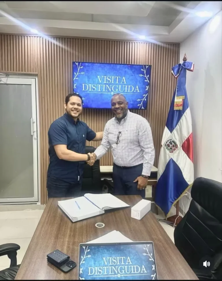 Exdiputado Luis Henríquez Beato y regidor Arturo Santos sostienen encuentro para fortalecer el PLD en Santo Domingo Este