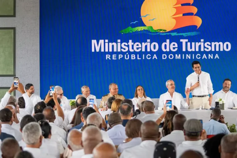 Abinader y Collado inauguran bulevar de la Salud en Haina con inversión de 165 millones de pesos.