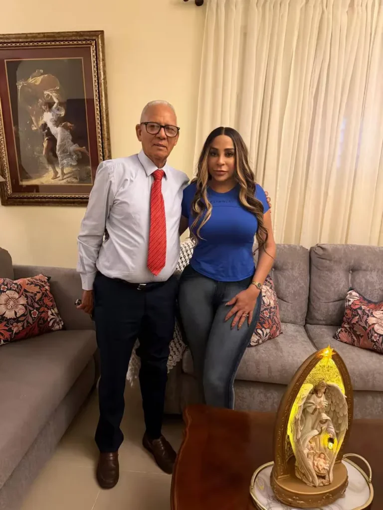 Katy Báez mantiene una estrecha cercanía con la dirigencia del PRM en Santo Domingo Este.