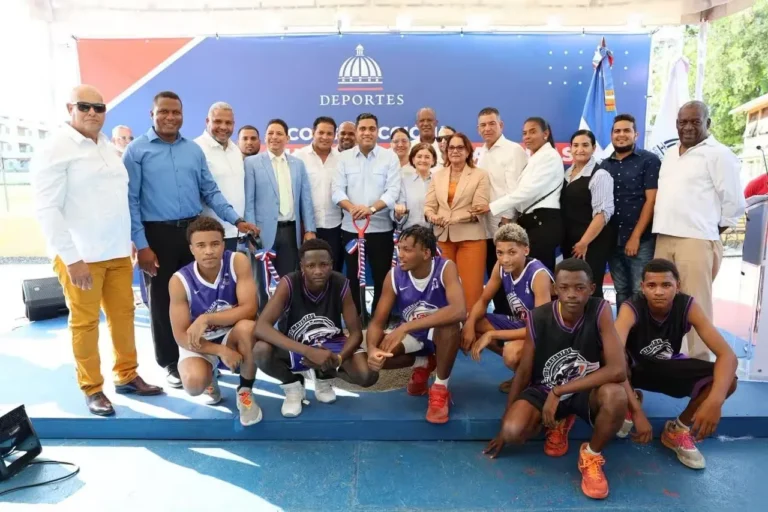 Ministro Kelvin Cruz inicia construcción del techado multiuso de Matanzas, Peravia, con inversión de RD$28 millones