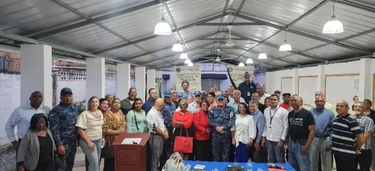 Comunitarios y ciudadanos del municipio Sto Dgo Este muestran apoyo al General Wandy Made Montilla y dicen no estar de acuerdo con su destitución.