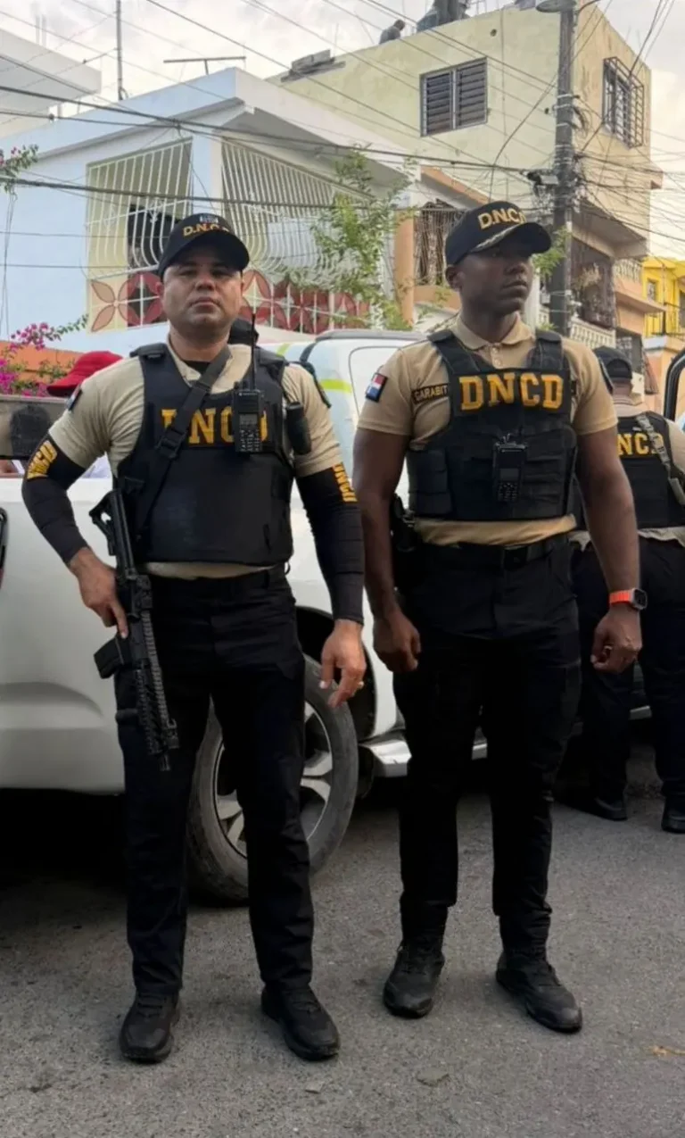 DNCD OCUPA MÁS DE 17.9 KILOGRAMOS DE DROGAS EN SANTO DOMINGO ESTE Y REFUERZA SU OFENSIVA CONTRA EL MICROTRÁFICO
