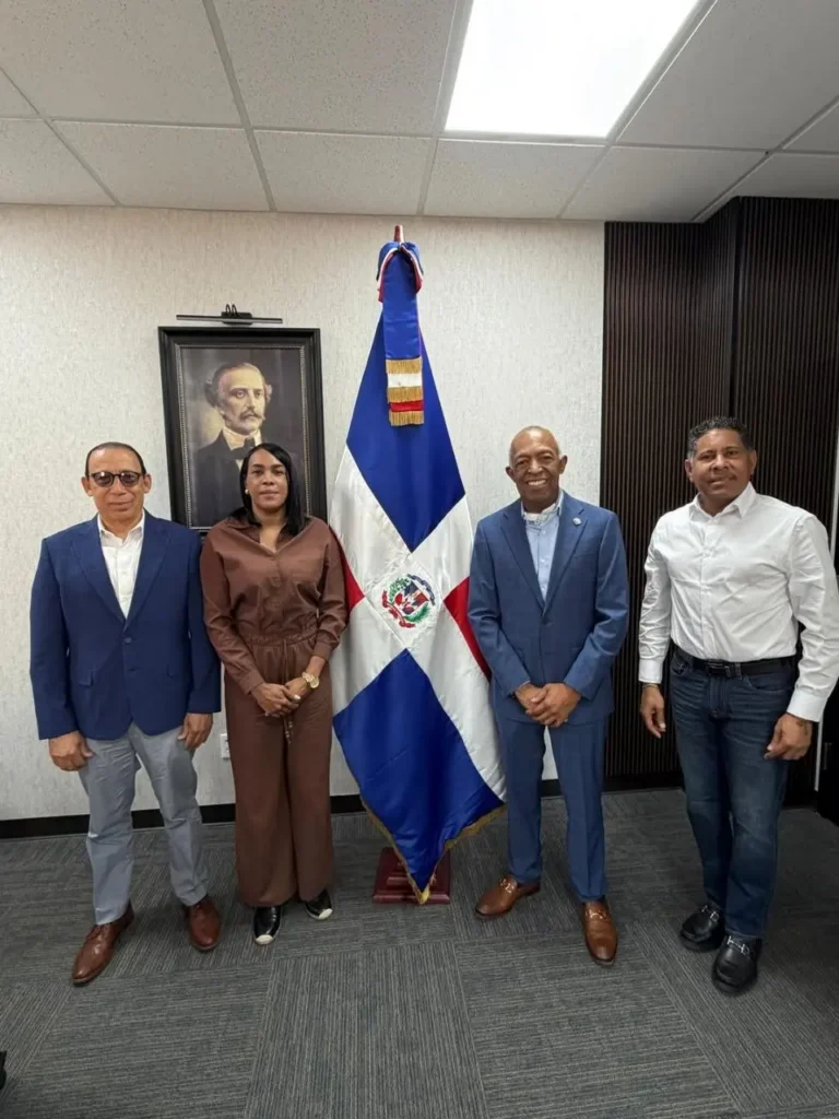 CÓNSUL JOSÉ SANTANA RECIBE A DIPUTADOS DOMINICANOS EN UNA VISITA DE TRABAJO EN NEW JERSEY