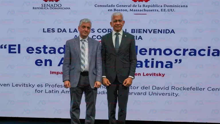 Politólogo estadounidense, Steven Levitsky, imparte en el Senado de la República la conferencia «Estado de la Democracia en América Latina”
