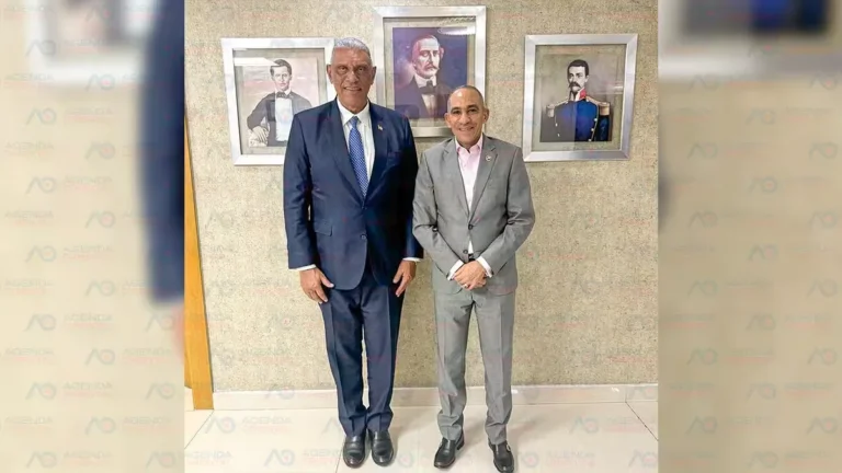 El cónsul Jesús Vásquez “Chu” y el vicealmirante José Manuel Cabrera Ulloa fortalecen la cooperación en seguridad y lucha contra el narcotráfico.