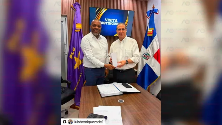 El exdiputado Luis Henríquez Beato recibe en su oficina al aspirante presidencial Francisco Javier García.
