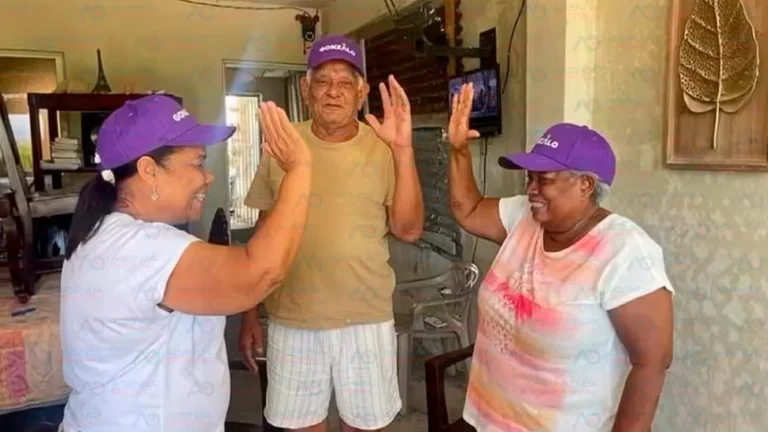 Maestra Ramona y su esposo Padrín se juramentan en el PLD Es un regreso a casa.