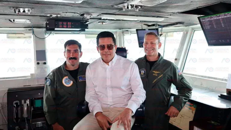 Ministro David Collado y la embajadora Leah Campos realizan visita al portaaviones USS Nimitz