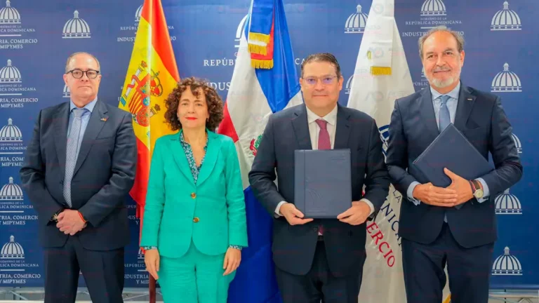 MICM y Banco Sabadell acuerdan atraer inversión española y fortalecer exportaciones