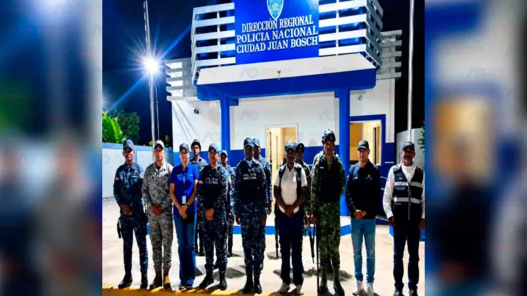 Policía y el COBA clausuran dos centros comerciales en Ciudad Juan Bosch, SDE, durante amplio operativo