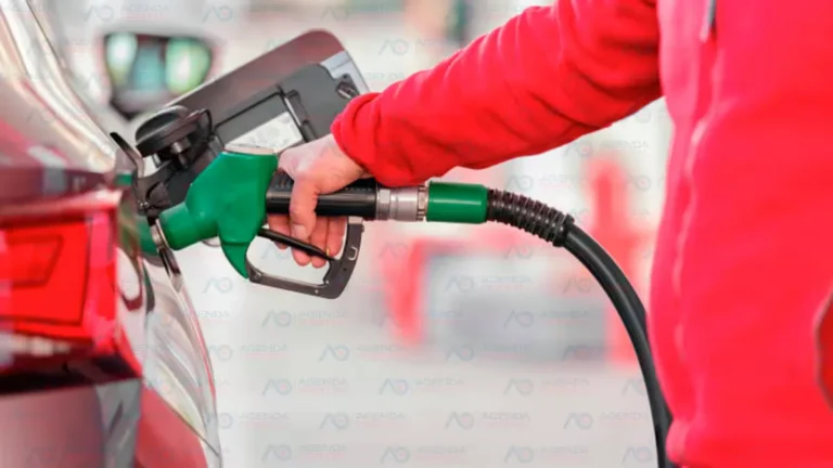Gobierno aumentará 6 y 3 pesos a las gasolinas y gasoil este viernes