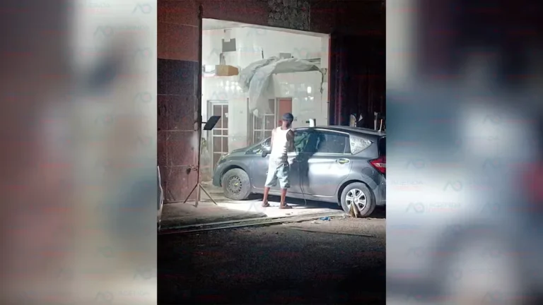 Taller de desaboyadura y pintura tiene en zozobra el sector de Mandiga con la violacion de los espacios público y trabajo nocturno