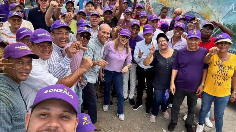 Regidores de la Circunscripción #1 realizan encuentro en sector Los Coquitos: residentes afirman que “con el PLD se vivía mejor”