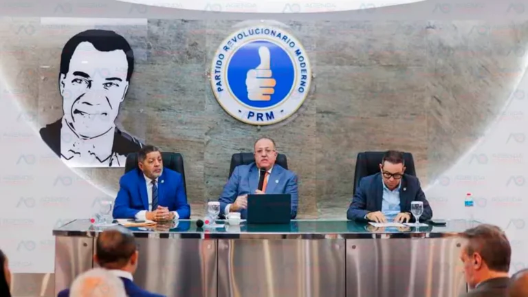 Vocero del PRM en la Cámara de Diputados, Amado Díaz, encabeza encuentro con el ministro de Hacienda Magín Díaz para abordar temas de interés nacional