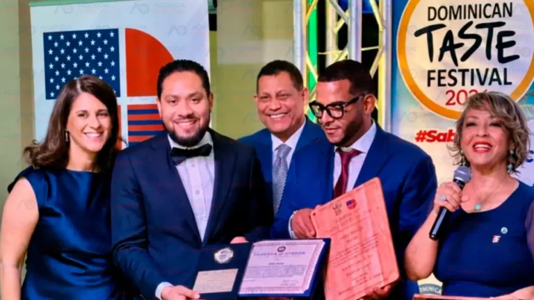 Jaime Rincón es reconocido en Nueva York por su aporte a la comunicación, el turismo y la diáspora dominicana