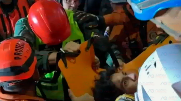Bukele confirma rescate de joven con vida en La Guaira