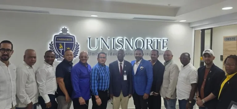 Comunicadores de Santo Domingo Norte conocen las instalaciones de UNISNORTE como parte del programa «Voces con Futuro»