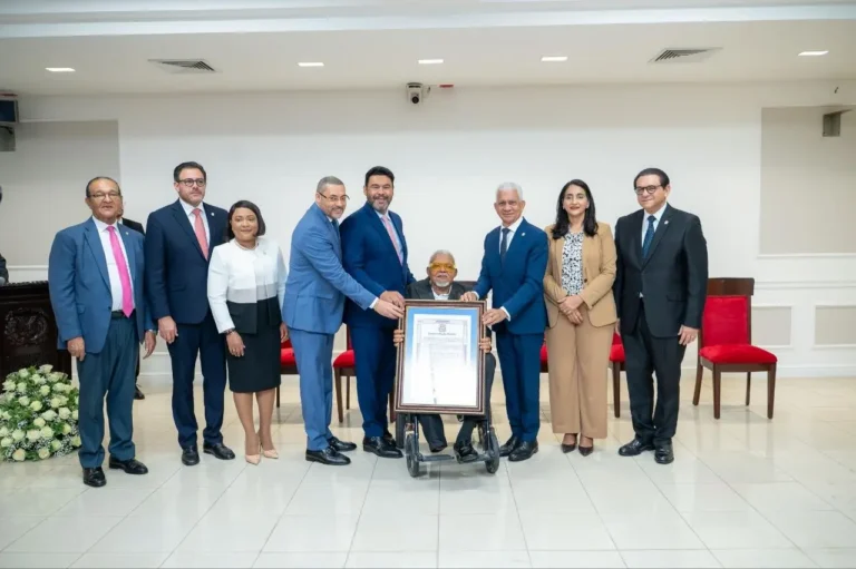 Senado de la República reconoce trayectoria de varias personalidades de la sociedad dominicana