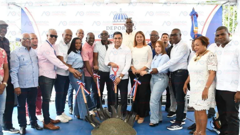 Ministro Kelvin Cruz inicia construcción de multiuso en Villa Hermosa, La Romana