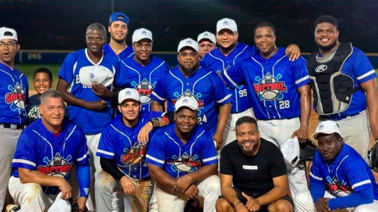 Ministerio de Trabajo remonta al Dintel y avanza a las semifinales del softbol gubernamental