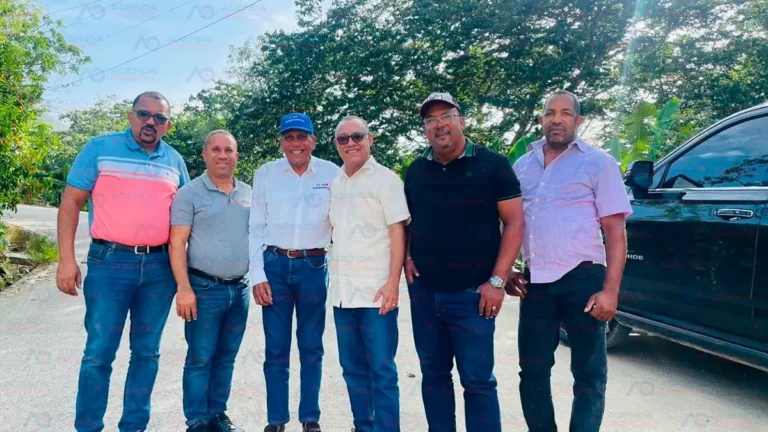 Senadores Jhonson Encarnación y Dagoberto Rodríguez encabezan socialización de camino vecinal que unirá cuatro provincias del Sur