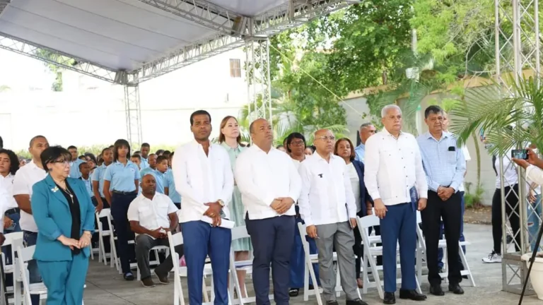 Alfredo Pacheco encabeza inicio del año escolar 2026-2027 en Santo Domingo Oeste