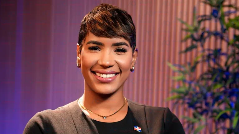 Carolina Mejía fortalece su liderazgo en SDE  con el respaldo de Luz Jiménez