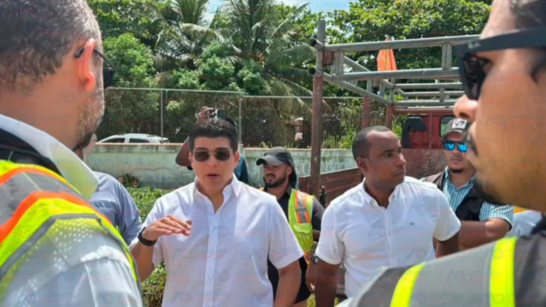 Fellito Suberví inspecciona obras en las “villas” y pide paciencia a comerciantes y residentes