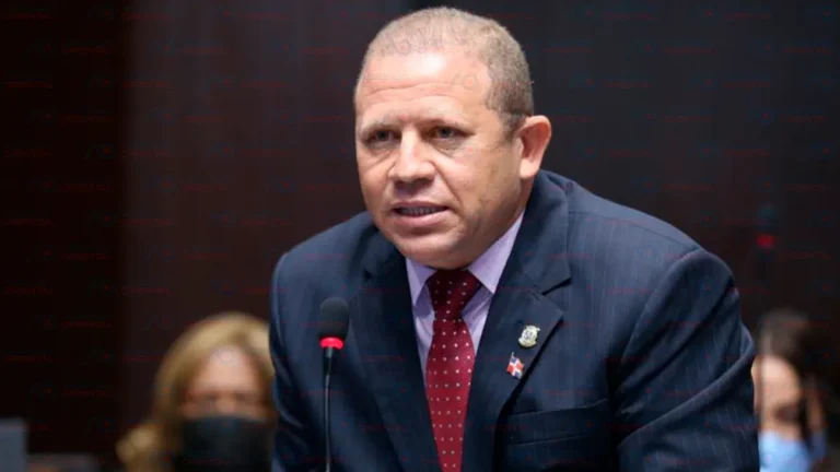 Rafael Castillo entrega informe de gestión legislativa y reafirma compromiso con la transparencia