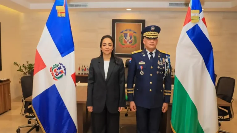 Faride Raful posesiona al mayor general Ernesto Rodríguez García al frente de la Policía Nacional