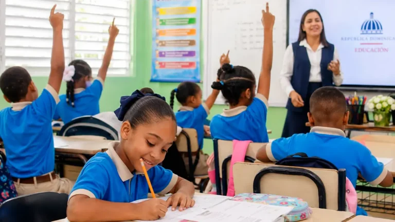 Informe de la UNESCO destaca avances de República Dominicana en acceso, equidad y finalización educativa