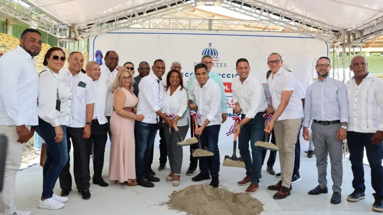 Kelvin Cruz inicia reconstrucción del estadio Hermanos Suárez en SJM con inversión de RD$75.9 millones