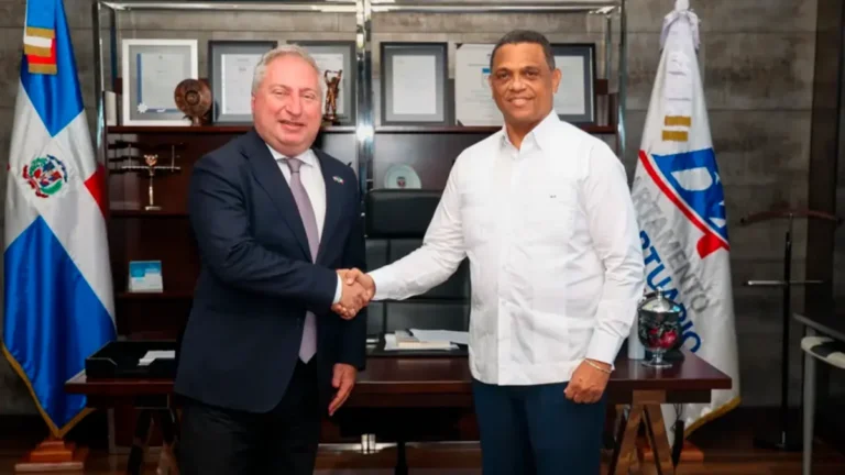 Mérido Torres recibe visita del embajador de Italia y aborda avances para fortalecer la aviación general
