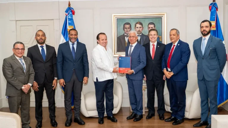 Senado recibe anteproyecto para reformar la Ley de Alianzas Público-Privadas