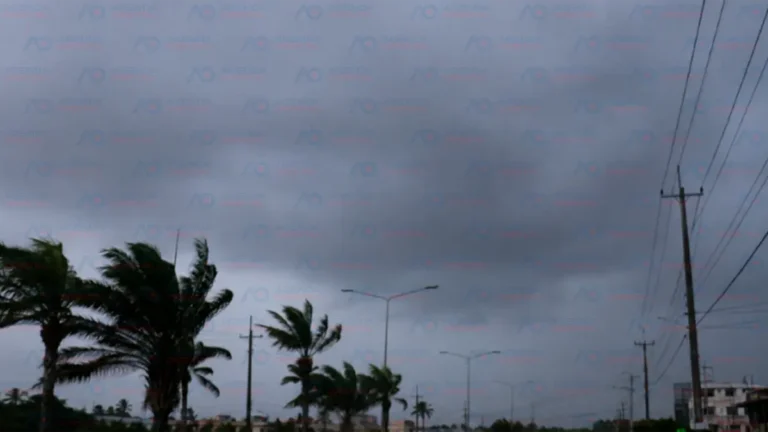Onda tropical generará chubascos y tronadas este domingo